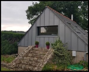 Pose de charpente en bois traditionnelle